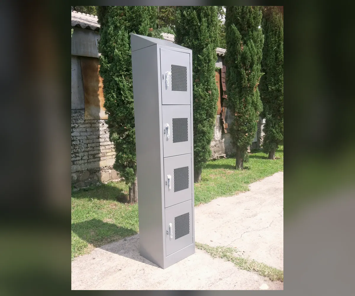 Locker metálico de cuatro puertas